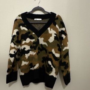 Like new Zara Camouflage V-Neck Sweater